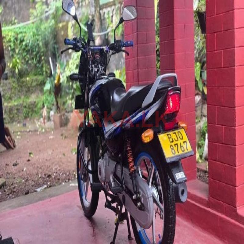 Bajaj CT100 ES 2025