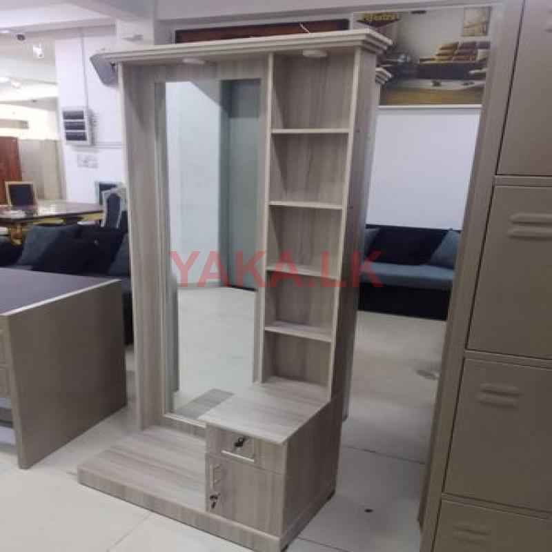 DRESSIG TABLE