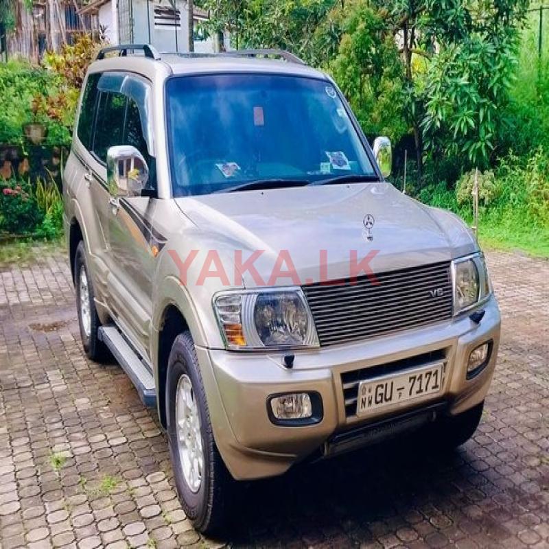 Mitsubishi Montero 2002