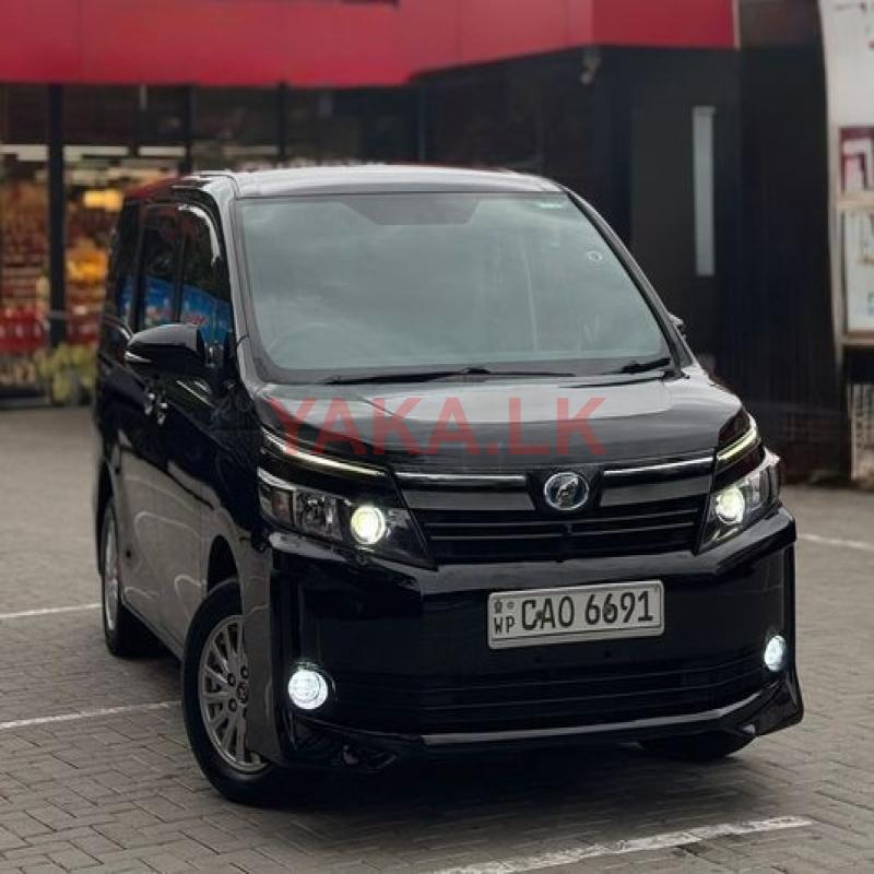 Toyota Voxy 2014