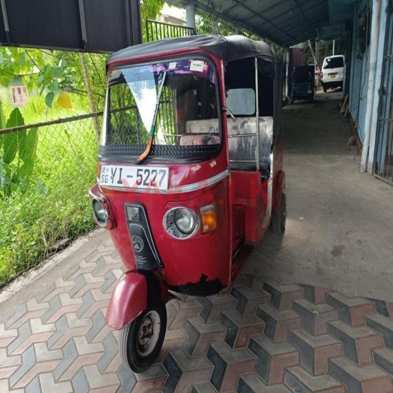 Bajaj RE 2010