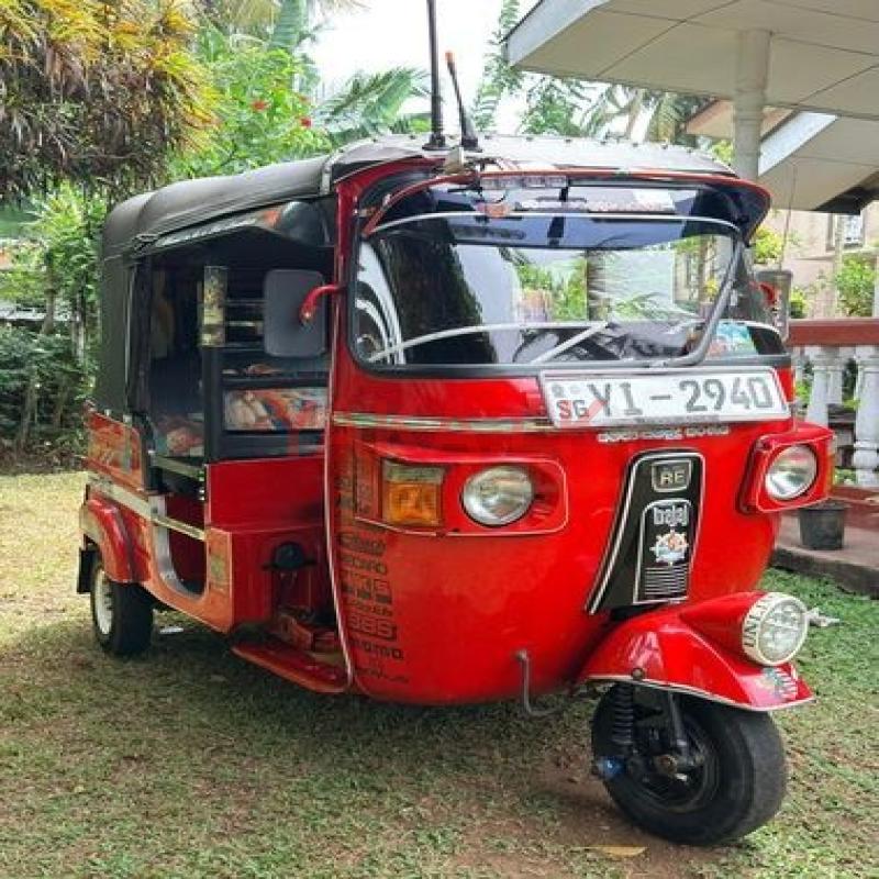 Bajaj RE 2011