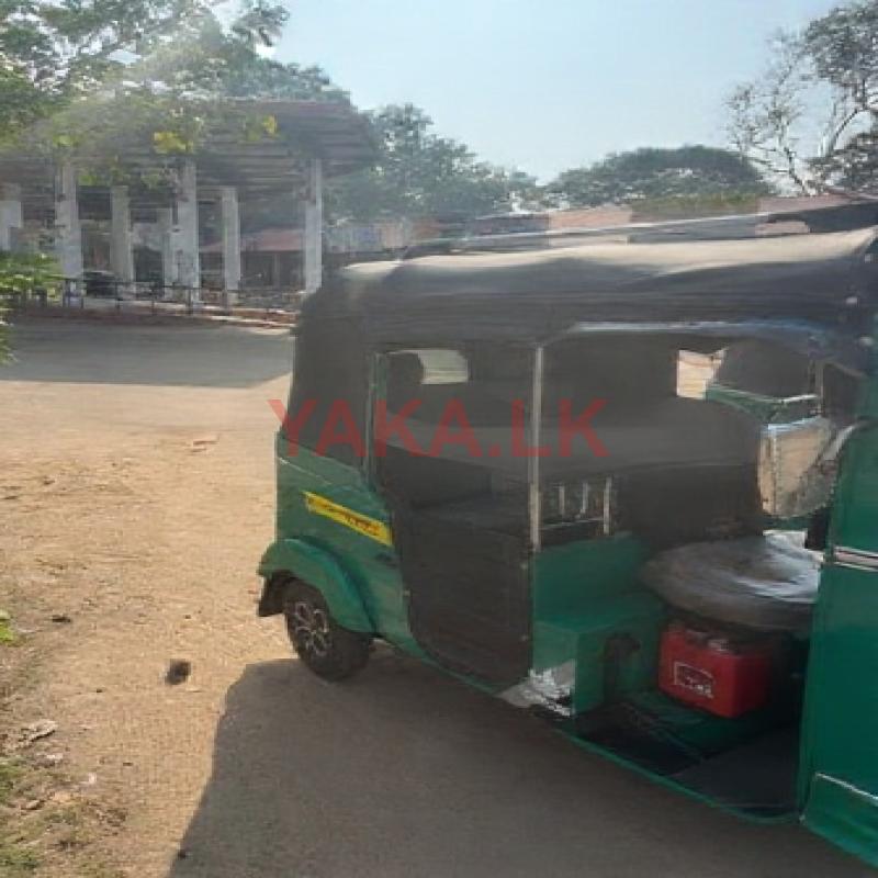 Bajaj RE 2015
