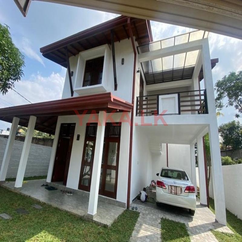 House for Sale in Boralesgamuwa, Werahera Area - EH370