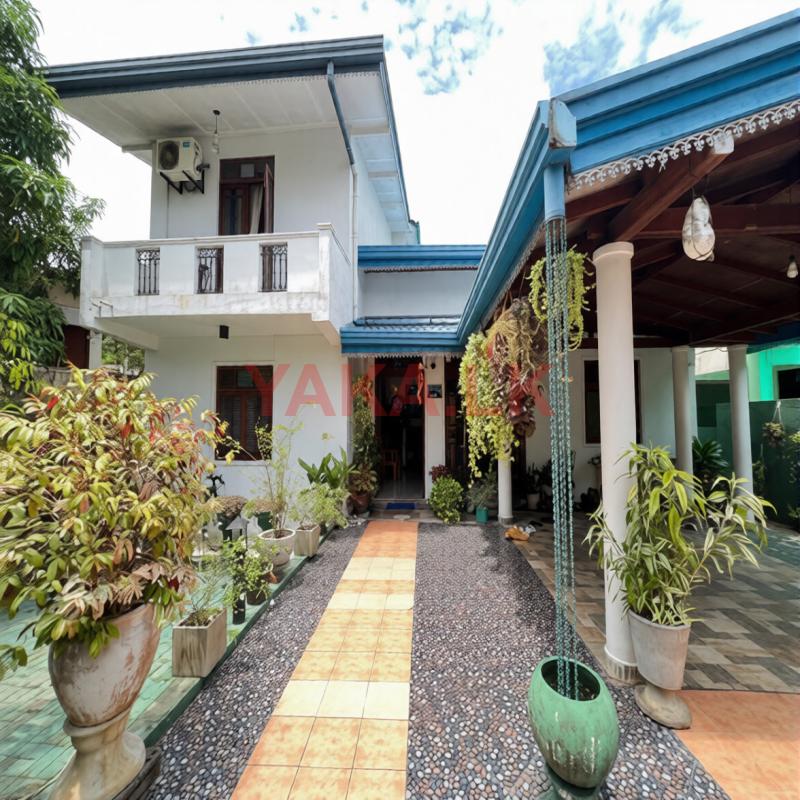 මත්තෙගොඩ පර්චස් 11.5 ක දෙමහල් නිවසක් විකිණීමට