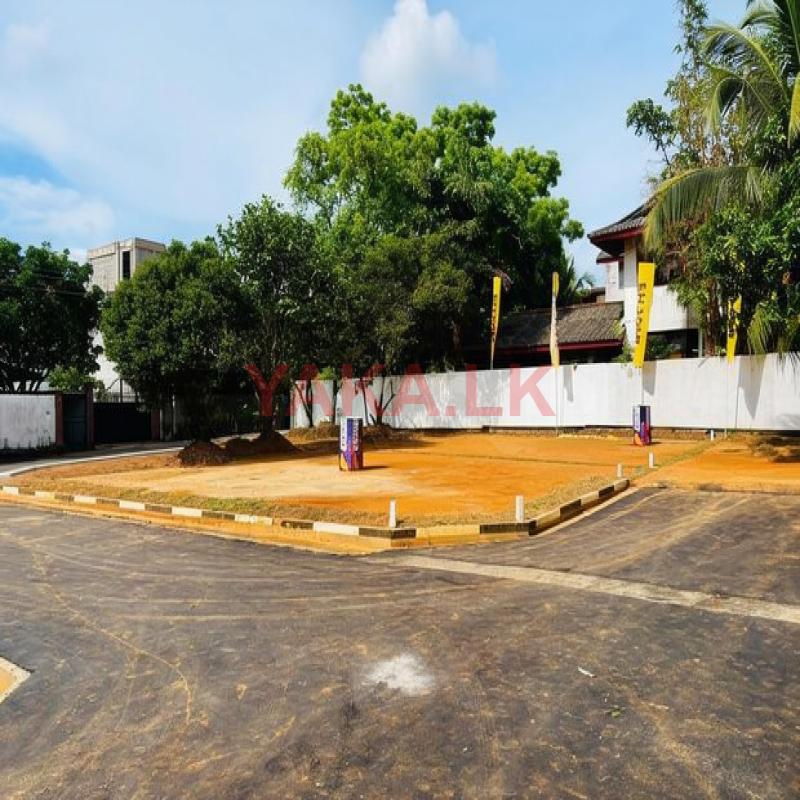 මාලඹේ නගරාසන්නයේ ආයොජනයට හා පදිංචියට සුපිරි බිම්කොටස් ඩී