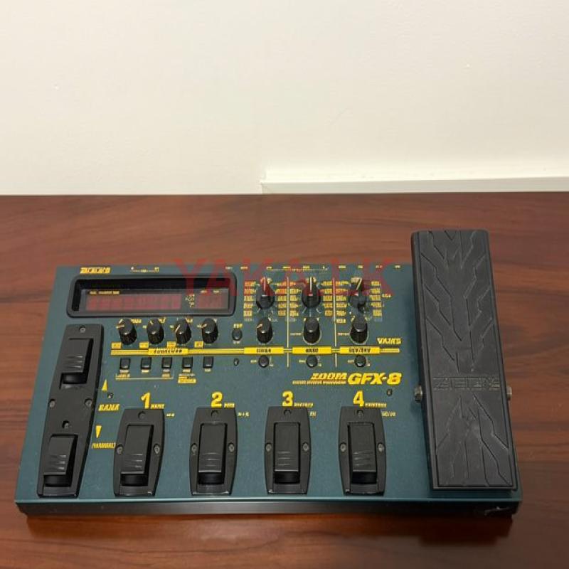 Zoom GFx with Power Case free Maverick Amplifier Mono Cable